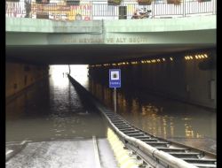 Sağanak Yağmur Alt Geçidi Kapattı