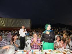 Sokak İftarının Konukları İkbal Gürpınar Ve Erkan Mutlu Oldu