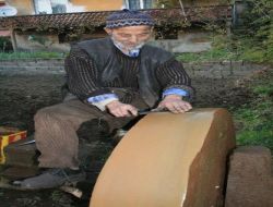 Eski Usul Taş Bileyle Çocukluklarındaki Kurban Bayramlarını Hatırlıyorlar
