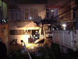 Avize Dükkanına Kamyon Girdi, Kaza Anı Saniye Saniye Kaydedildi