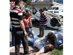 Kaldırıma Çarpan Araç Kaza Yaptı