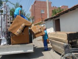 Evlerine Hırsız Giren Aileye Konak Belediyesi Sahip Çıktı