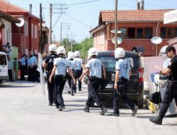 Kavgada Tabancayla Ateş Açıldı: 1'i Komiser, 2 Kişi Yaralandı