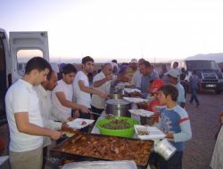 Karamanlı İş Adamları Tarım İşçileri İle İftar Yaptı