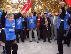 Denizli'de Kamu-Sen Üyeleri İş Bırakıp Zeybek Oynadı!