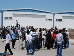 İşçi Zammı Beğenmedi, Fabrikayı Protesto Etti