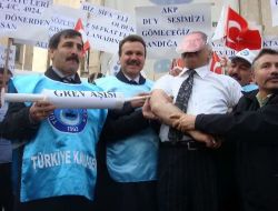 Kamu-Sen Başbakan'a 'Grev Aşısı' Yaptı, Hasta Yakını Sendikaya Tepki Gösterdi!