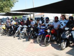 Sındırgı'da Motosiklet Sürücülerine Kask Dağıtıldı