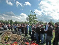 Almanya’da ‘intihar Etti’ Denilen Türk Genci Toprağa Verildi