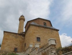 İsmail Bey Cami Bugün Bile Dimdik Ayakta