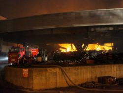 TUZLA’DA FABRİKA YANGINI
