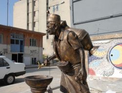 Gölebatmaz Caddesi’ne Şerbetçi Heykeli