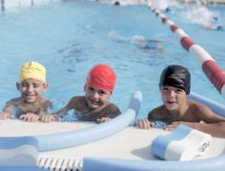 Bornova’da Üç Ayda 2 Bin Çocuk Yüzme Öğrendi