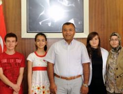 Türkiye Derecesi Yapan Öğrencilere Vali Çiftçi'den Bir Yıllık Burs Sözü