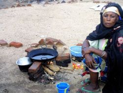Nijeryalı Mültreciler Yokluk İçerisinde Hayata Tutunuyor