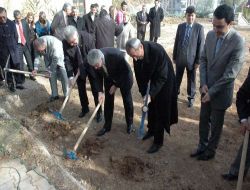 Vali, Vekil Kazma Kürek Höyük Kazdılar!