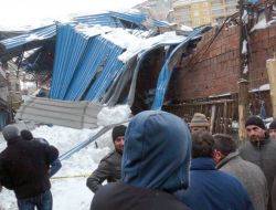 Zonguldak'ta Pazar Yeri Kardan Değil, Bakımsızlıktan Çökmüş