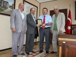 İl Genel Meclisi'nden Vali Altınok'a Plaket
