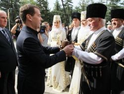 Güney Osetya’ya Giden Medvedev: Gürcistan’ı Barışa Zorlama Kararımız Adil İdi