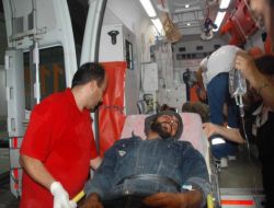 Yaralı Suriyeliler Ambulanslarla İskenderun'a Getirildi