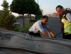 Polis Memuru Yanan Otomobildeki Yaralıları Canı Pahasına Kurtardı