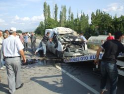 Yoldaki Su Birikintisi Kazaya Neden Oldu