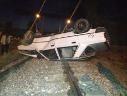 Tren Otomobile Çarptı: 1 Yaralı