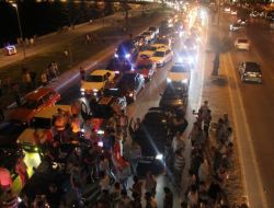 İzmirliler Teröre Lanet Yağdırdı