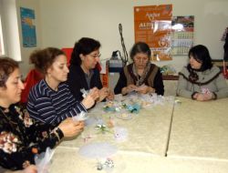 Mamaklı Kadınlar Nikah Şekeriyle Aile Bütçesine Katkıda Bulunuyor