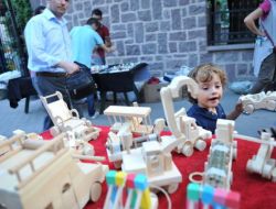 Hobi Olarak Başladığı Ahşap Oyuncak İşinde Şimdi Siparişlere Yetişemiyor