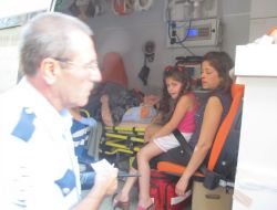 Parkta Ağaç Devrildi: 4 Yaralı