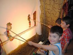 Minikler İftar Yemeğinde Hacivat-karagöz Oynattı