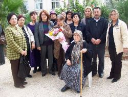 Öldürülen Öğretmenin Evinin Önünde Kadına Yönelik Şiddet Protesto Edildi