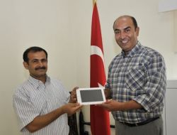 Demre Milli Eğitim Müdürlüğü, Örnek Personeli Tablet Bilgisayarla Ödüllendirdi