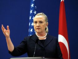 Clinton'dan Açıklama