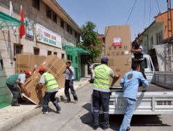 Yarım Elma'dan İhtiyaç Sahibi 10 Aileye Buzdolabı Yardımı