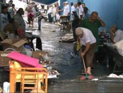 Yaz Yağmuru Sokakları Göle Çevirdi