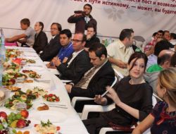 Moskova’da Türk Günü’nde 700 Kişi Çadırda İftar Açtı