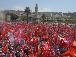 İzmirliler Terör Protesto Etmek İçin Yürüdü
