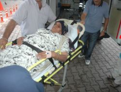 Evinin Bahçesine Yıldırım Düşen Kadın Yaralandı