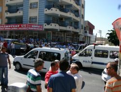 Polis, Çıkan Tartışmada 4 Kişiyi Yaraladı
