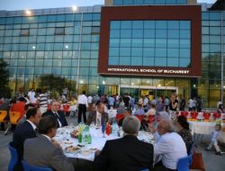 Türk Ve Romen Toplumları Bükreş’teki Türk Okulu’nun İftar Sofrasında Buluştu