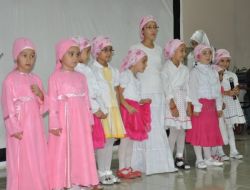 Dursunbey'de Kur'an Kursu Mezuniyet Törenine Büyük İlgi