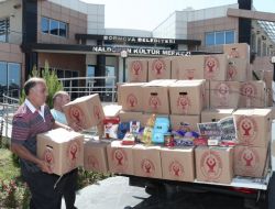 Bornova Belediyesi'nden 3 Bin 500 Koli Erzak Yardımı