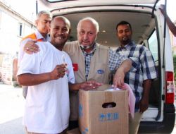 Kimse Yok Mu Derneği Somalili Göçmenlere Yardım Etti