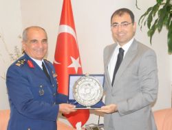 Diyarbakır'a Atanan Korgeneral Bilgin Vali Toprak'ı Ziyaret Etti