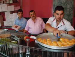 Gaziantepli Baklavacılar Siparişleri Yetiştirebilmek İçin 24 Saat Çalışıyor