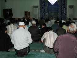 Kadir Gecesi'nde Sakal-ı Şerif Ziyarete Açıldı