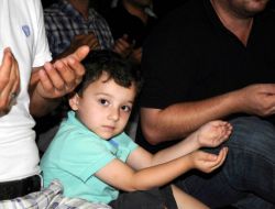 Samsun'da 7'den 70'e Binlerce Kişi Kadir Gecesi Camileri Doldurdu