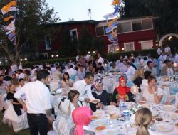 İZMİR'DE İFTAR COŞKUSU